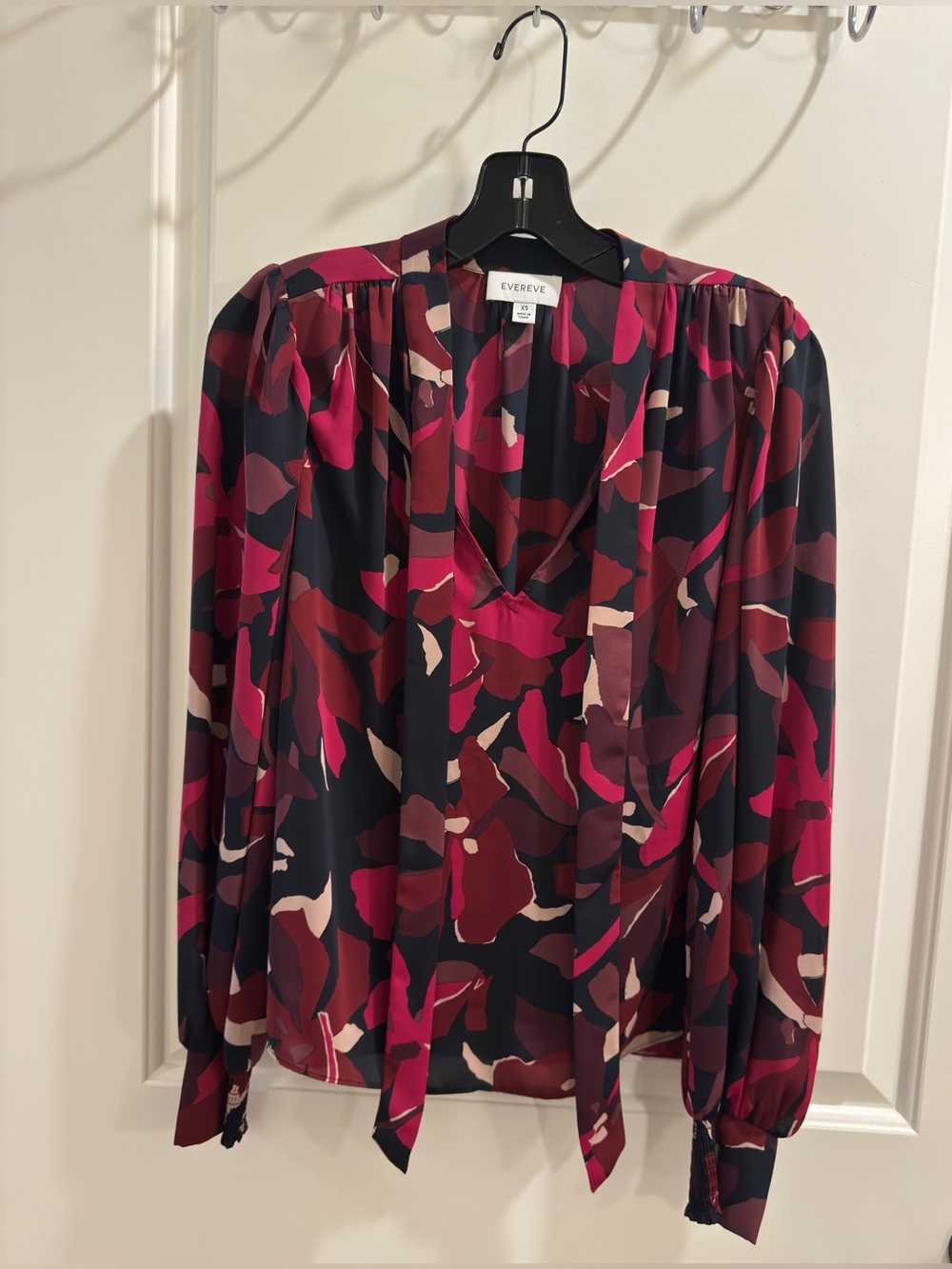 Evereve Burgundy, Magenta and Black Abstract Tie-Neck Blouse